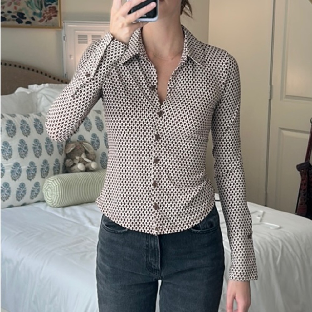 Abercrombie & Fitch Tan Fitted Button Down Shirt with Notched Collar